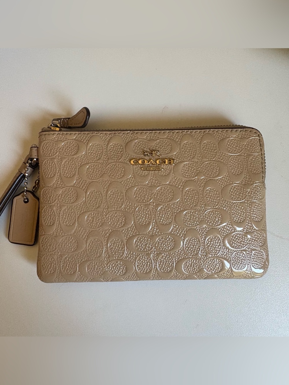 Coach Signature Patent Corner Zip Wristlet light beige NWOT